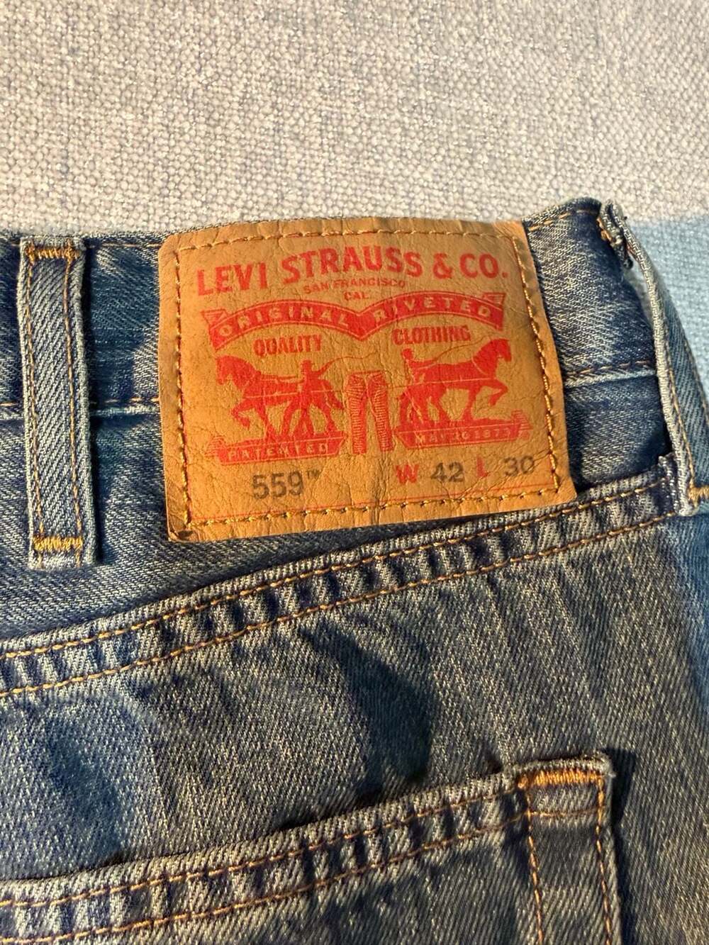 Levi's 559 Relaxed Straight Leg Jeans 42x30 - Picture 5 of 5
